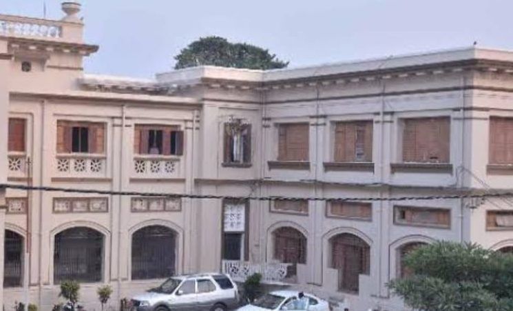 Bihar Education: बोझ बन चुकी शिक्षा व्यवस्था को ठीक कर रहे के के पाठक