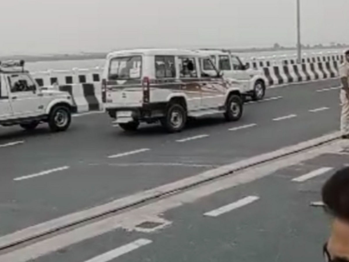 Cruelty of Bihar Police : फिर दिखा बिहार पुलिस का अमानवीय चेहरा, सीएम काफिले के लिए किया मासूम की ज़िंदगी से खिलवाड़