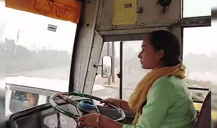 UP News : कलियुग में पत्नी बनी सारथी व पति बन गया रथी