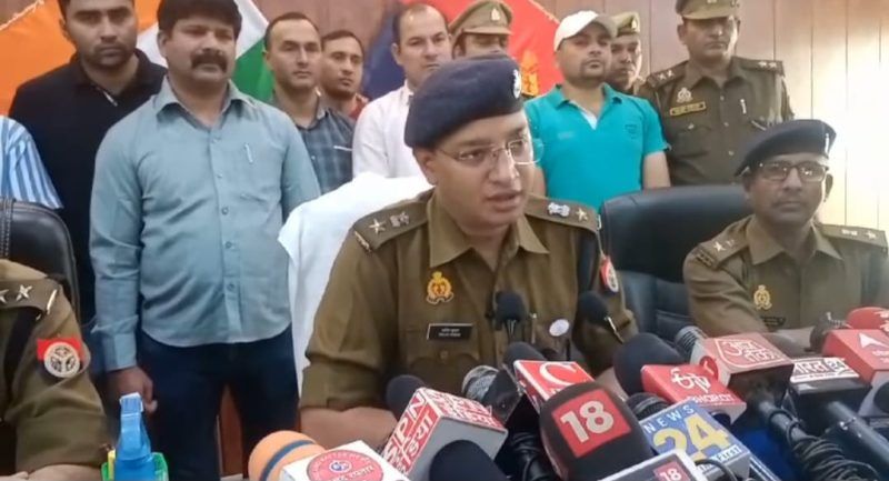 रिटायर्ड सरकारी कर्मचारी की हत्या का ख़ुलासा, मुठभेड़ के बाद बदमाशों को किया गिरफ़्तार