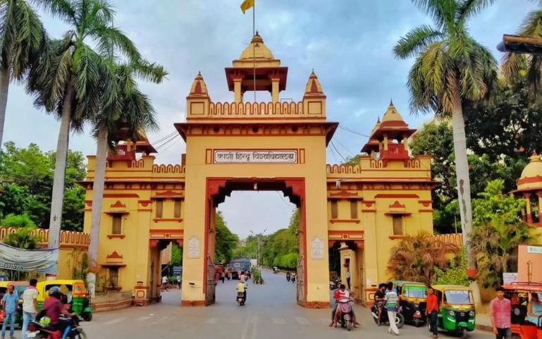 BHU में छात्रा के साथ अश्लीलता, साथी की पिटाई, बनाया अश्लील वीडियो
