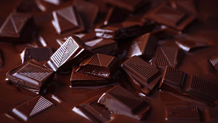 Dark Chocolate Benefits: सर्दी-जुकाम को दूर करने में कारगर