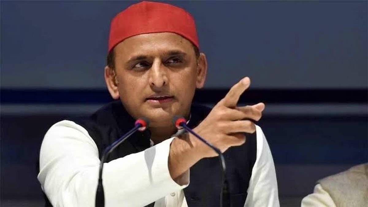 डायल 112 वाली महिला कर्मचारियों के वेतन बढोतरी को लेकर प्रदर्शन, अखिलेश यादव का योगी सरकार पर निशाना