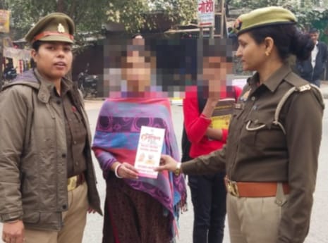 खाकी वर्दी महिलाओं ने सड़कों पर उतरकर गाजियाबाद की महिलाओं को दिया अनूठा तोहफा