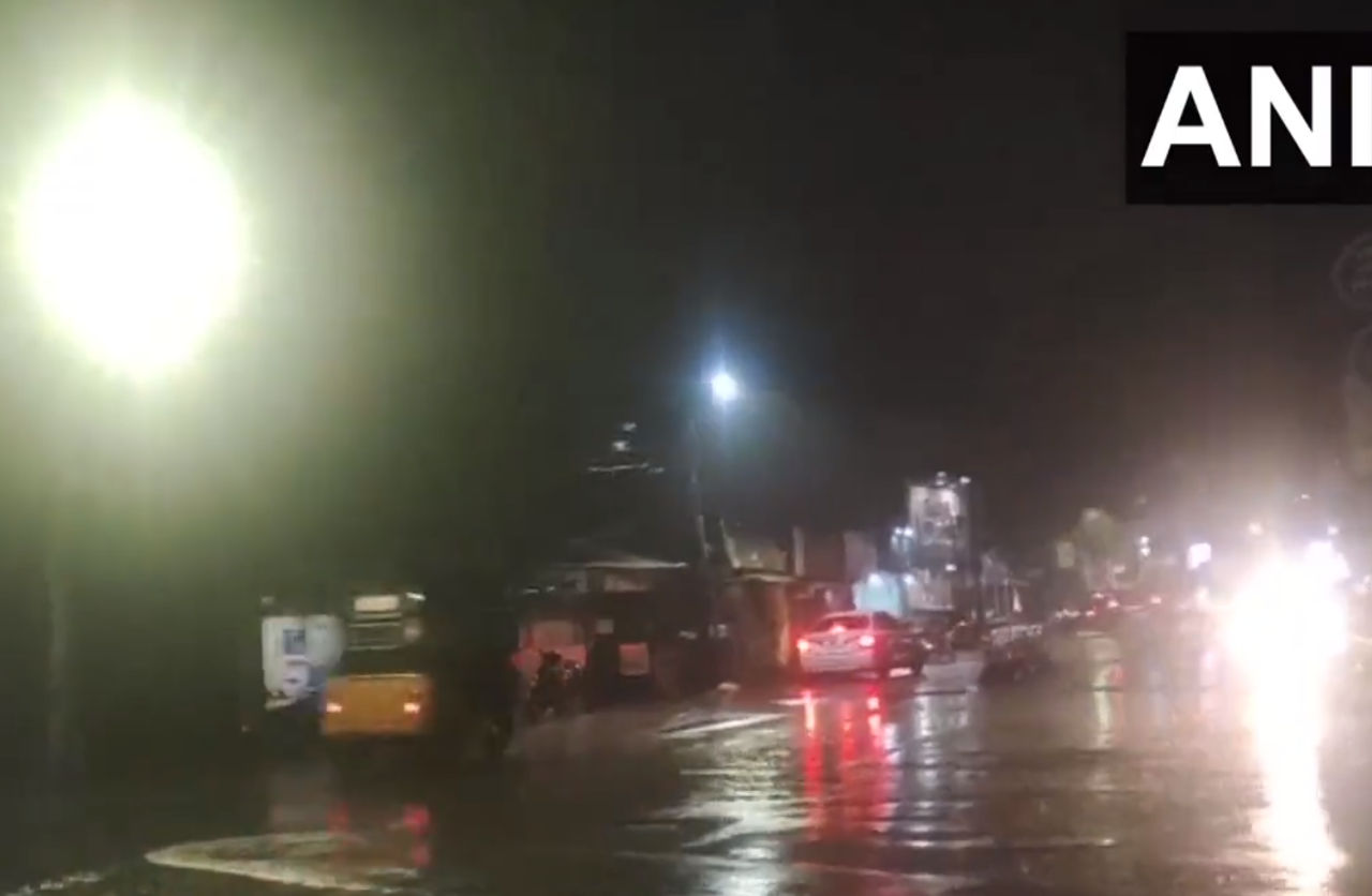 Tamil Nadu Rains: तमिलानाडु में भारी बारिश, कई जिलों में स्कूलों की छुट्टी, मौसम विभाग ने दी ये चेतावनी