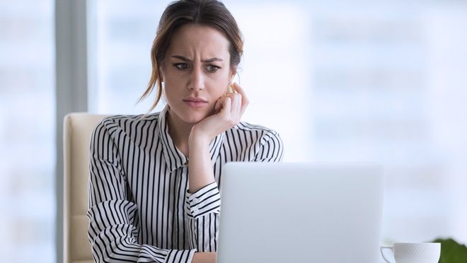 फेसबुक मार्केटप्लेस पर विदेशी महिला से ठगी,स्कैमर ने खाते से उड़ाए हजारों डॉलर