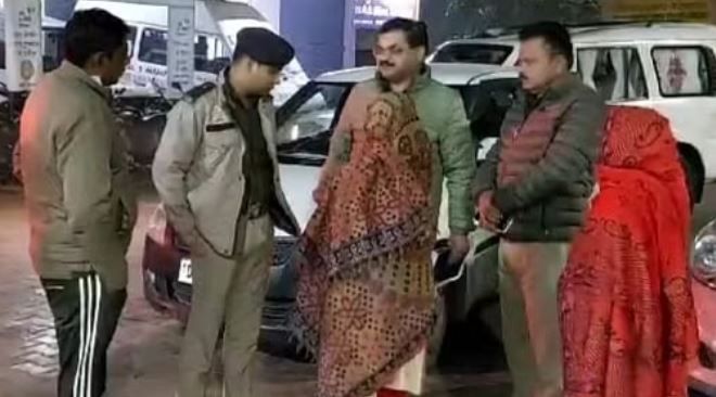 मोबाइल चलाने से नहीं मानी युवती की भाई ने की हत्या, आरोपी की तलाश में जुटी पुलिस