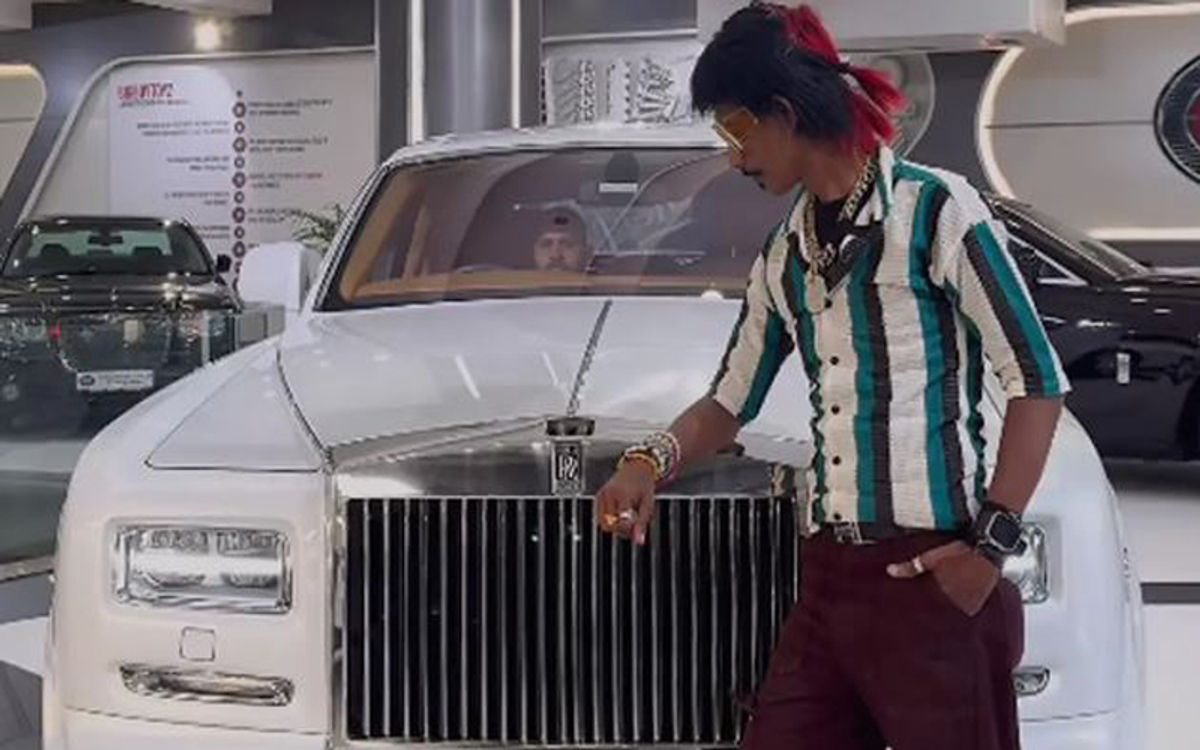 'डॉली चायवाला' Rolls Royce के साथ दिखें, यूजर्स ने लगाई कॉमेंट की बाढ़
