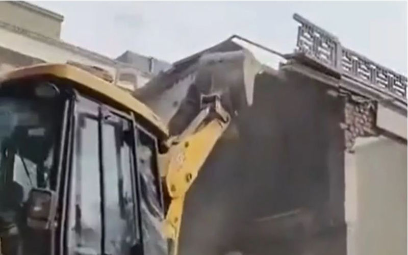 शराब कारोबारी पोंटी चड्ढ़ा का 400 करोड़ का फार्म हाउस ध्वस्त