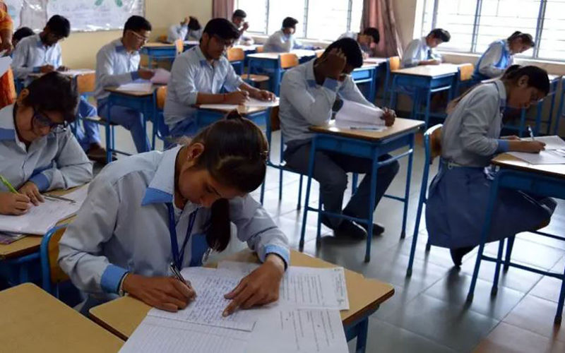 यूपी बोर्ड की परीक्षा कॉपी के उत्तर पढ़कर नहीं रुक रही शिक्षकों की हसी