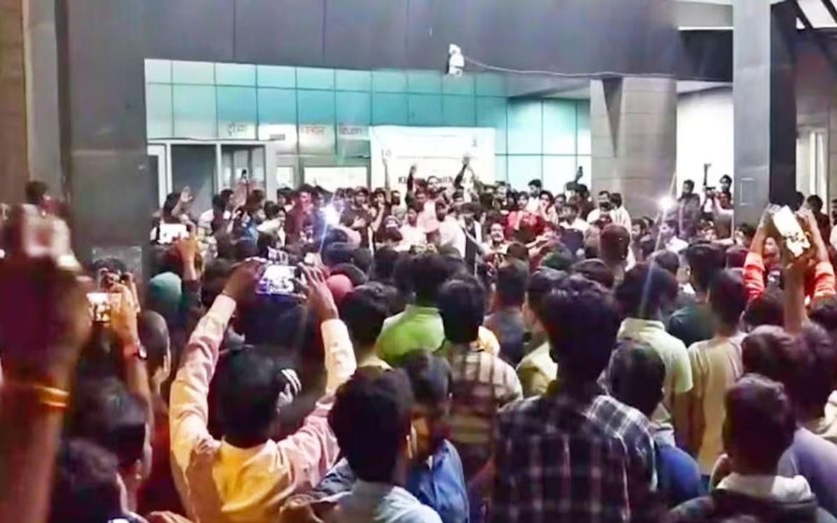 मेडिकल छात्रा की गोली मारकर हत्या के बाद फैंका शव, सपा ने यूपी सरकार को घेरा