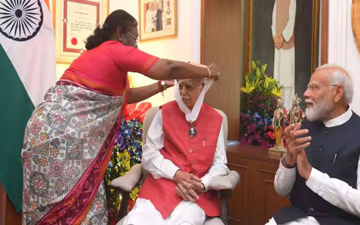 राष्ट्रपति ने आडवाणी को घर जाकर किया सम्मानित, PM मोदी और गृह मंत्री शाह रहे मौजूद
