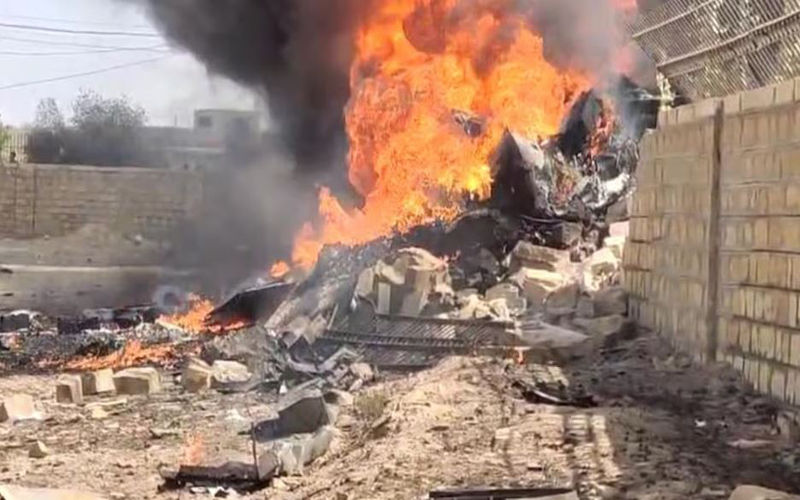 वायुसेना का तेजस विमान क्रैश, पायलट की जान बची