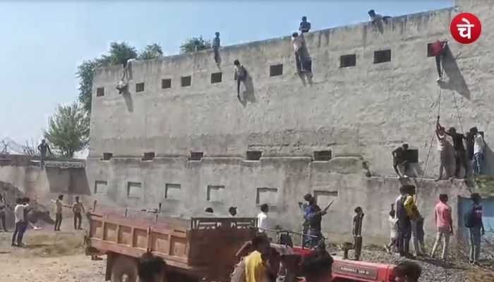 हरियाणा बोर्ड में पुलिस के सामने खुलेआम चल रही नकल