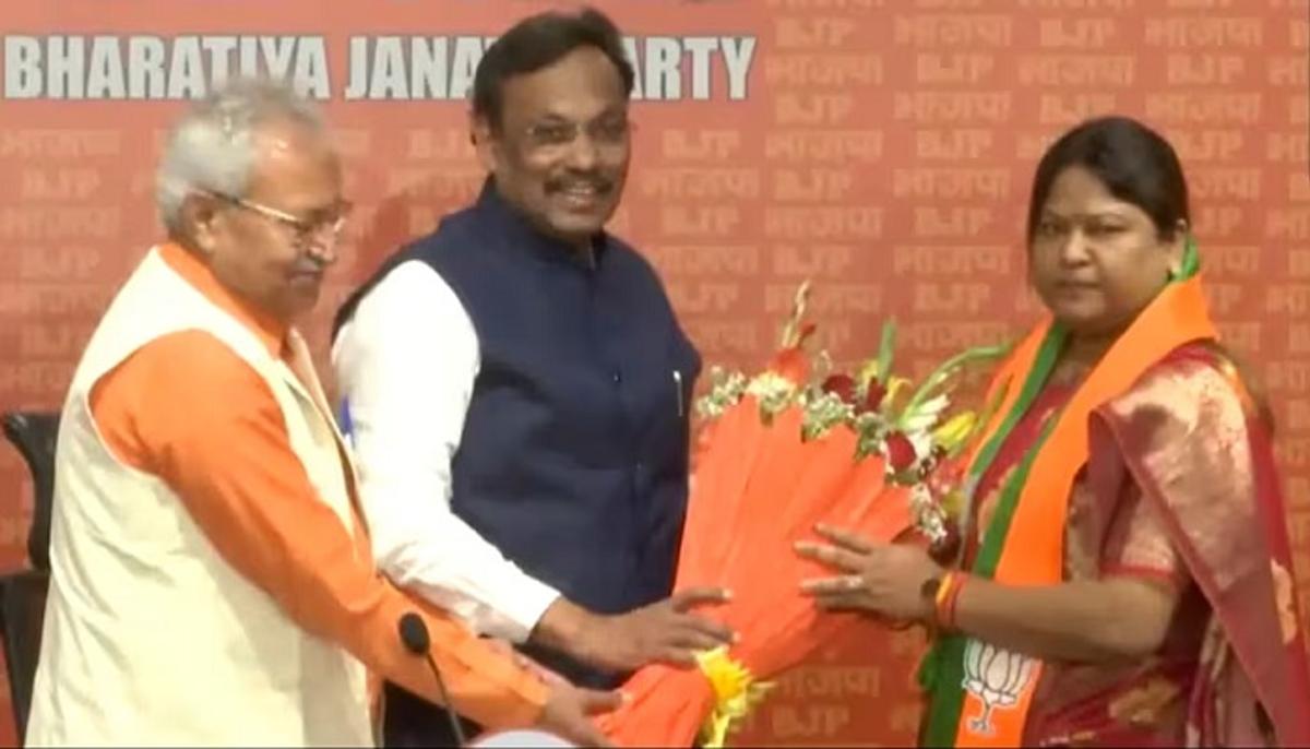 शिबू सोरेन की बड़ी बहू ने थामा बीजेपी का दामन