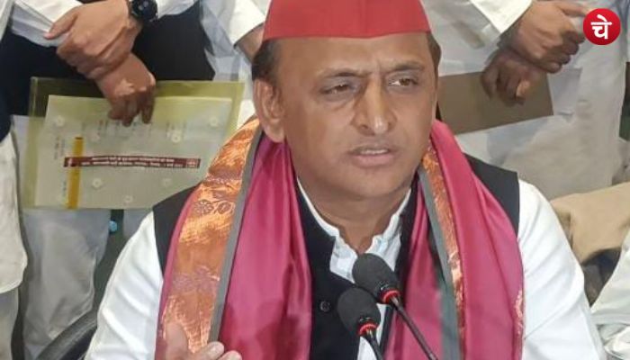 चुनाव आयोग की बैठक में अखिलेश का हमला, 'सपा को हराने की अधिकारी बना रहे रणनीति'
