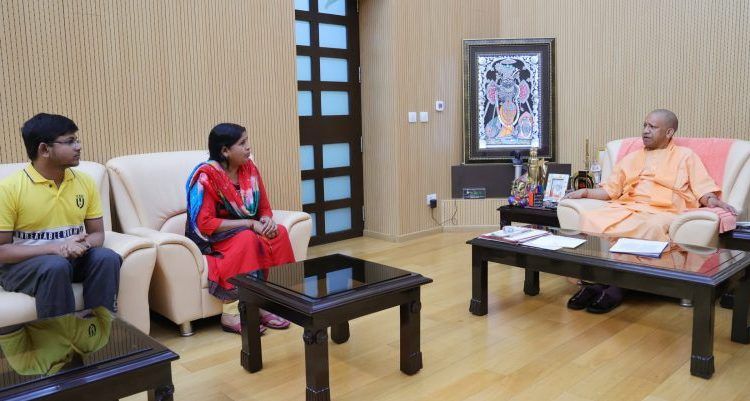 त्योहार से पहले सुहाग की बचाई जान ,पत्नी ने सीएम योगी का जताया आभार