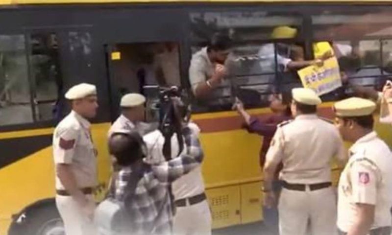 आप पार्टी के विरोध प्रदर्शन से दिल्ली में मचा बवाल,पंजाब के मंत्री हिरासत में, कई मेट्रो स्टेशन बंद