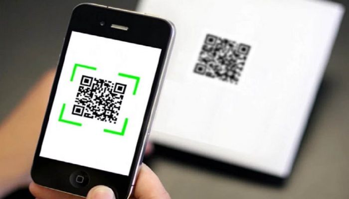 लड़के ने पहनी QR कोड वाली टीशर्ट, लोग स्कैन करके रह गए हैरान...