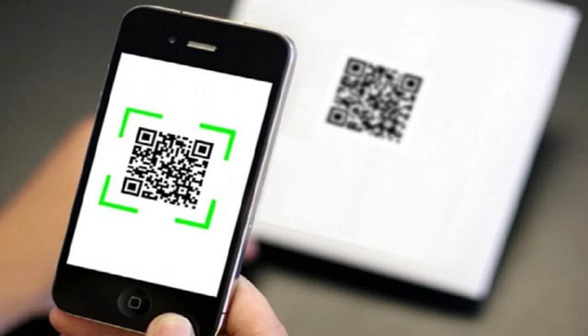 लड़के ने पहनी QR कोड वाली टीशर्ट, लोग स्कैन करके रह गए हैरान...