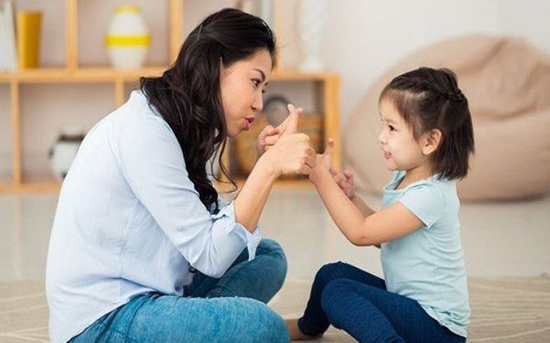 पेरेंट्स की भाषा तय करती है बच्चा लायक बनेगा या नालायक