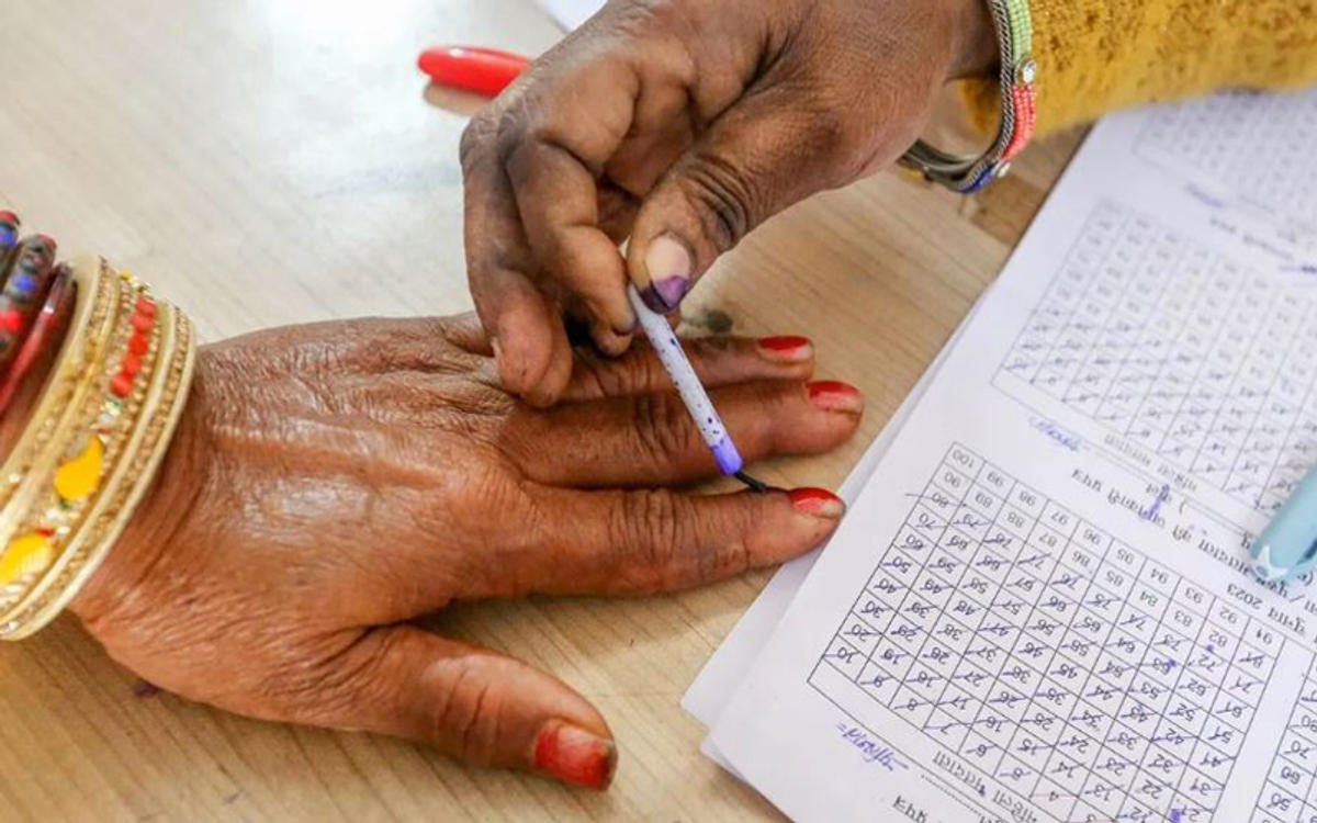 लोकतंत्र के महापर्व का हुआ आगाज, 16 राज्य और 5 केंद्र शासित प्रदेश में वोटिंग जारी