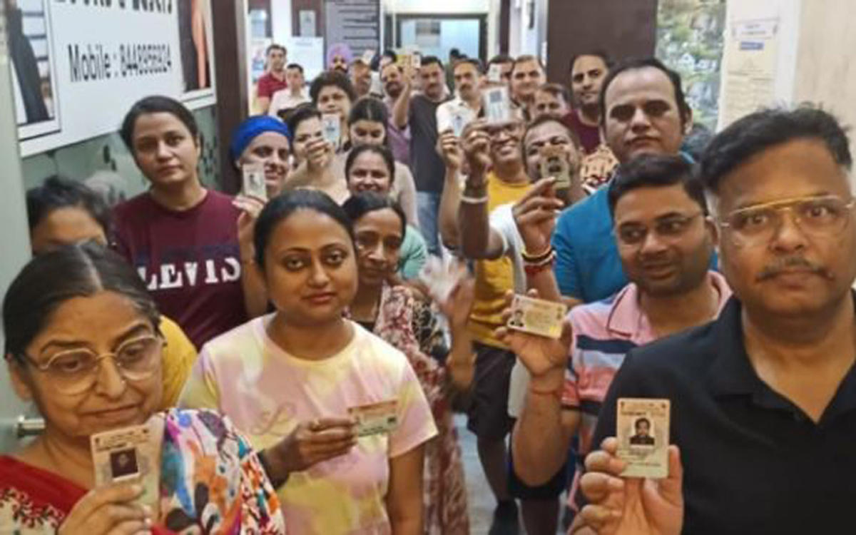 नोएडा सीट पर तेजी से खिल रहा है कमल, ग्रामीण क्षेत्रों में हाथी भी चला