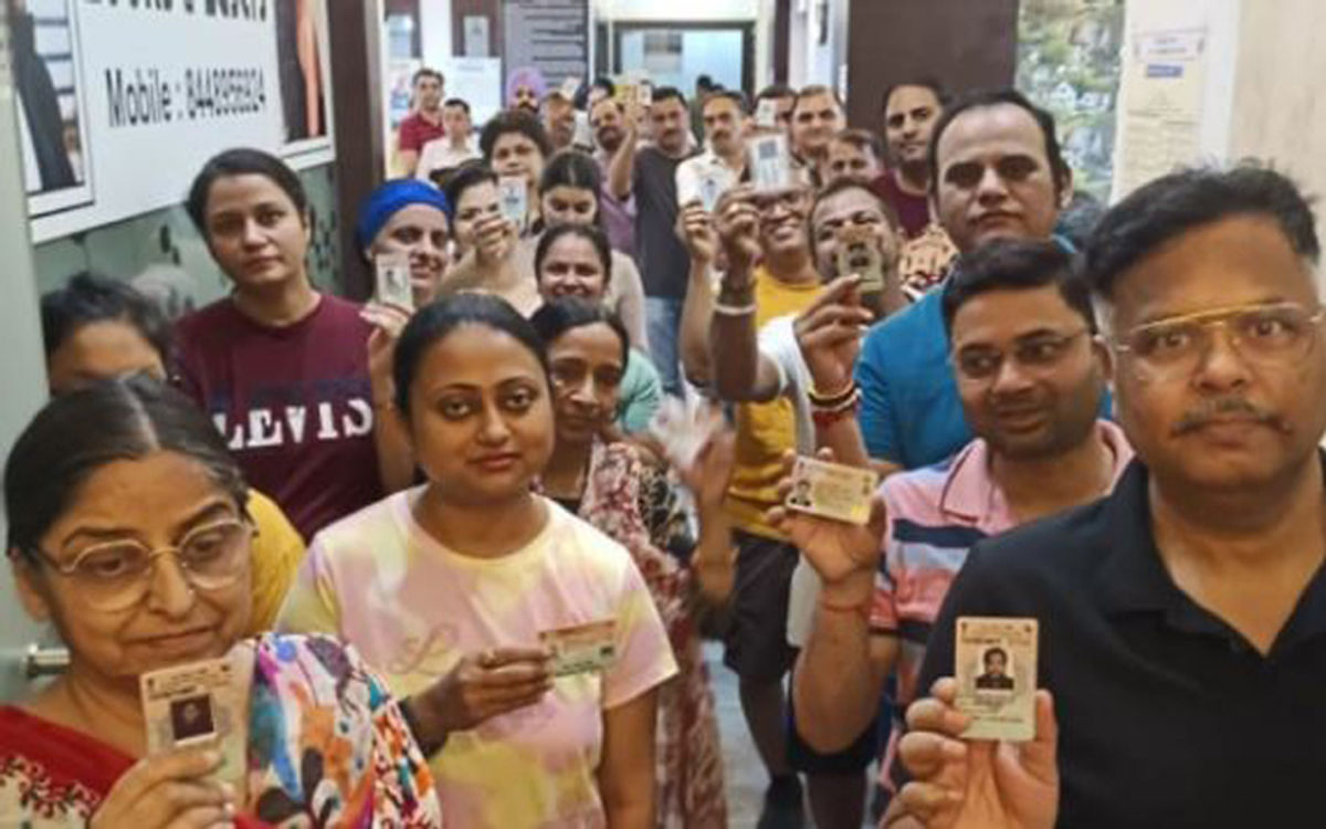 नोएडा सीट पर तेजी से खिल रहा है कमल, ग्रामीण क्षेत्रों में हाथी भी चला