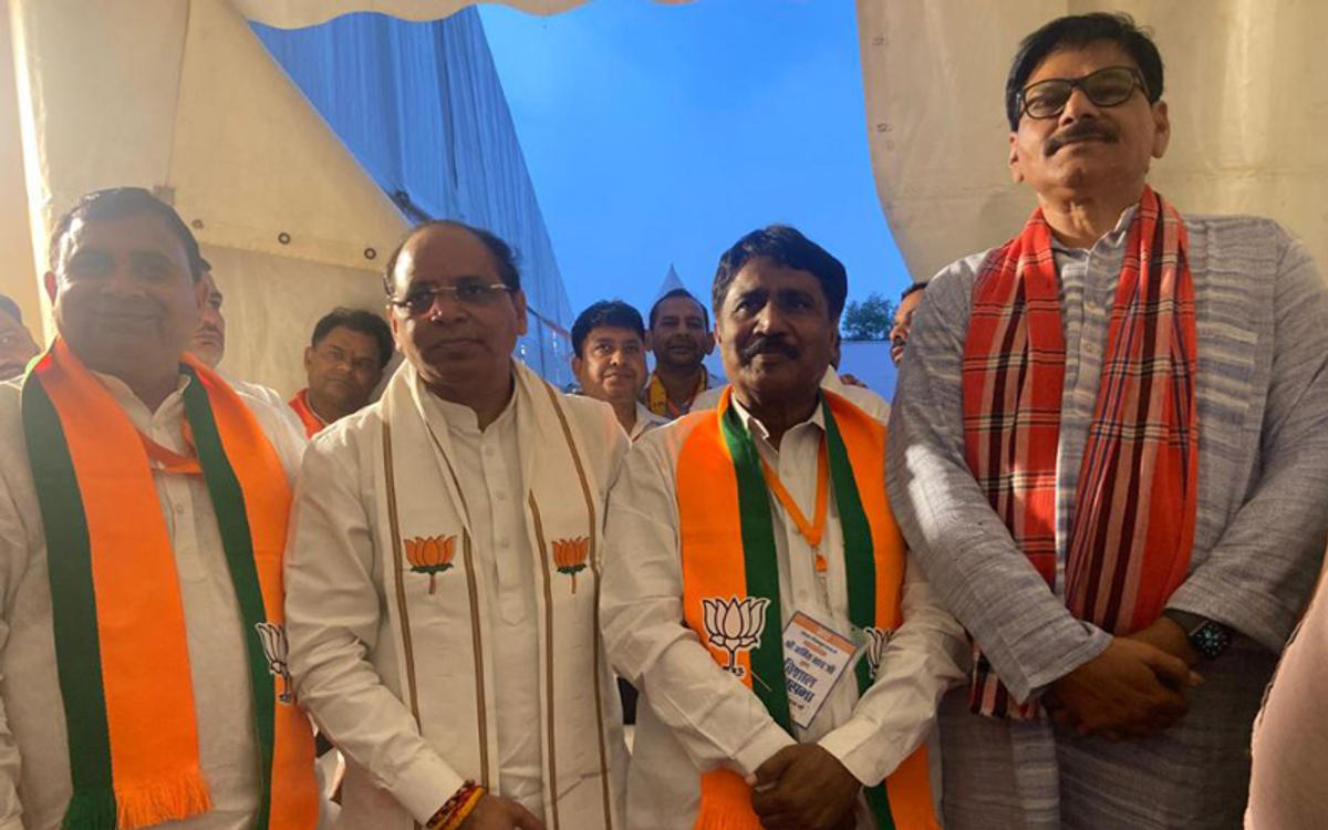 पूर्व मंत्री मदन चौहान बन गए भाजपाई, ले ली सदस्यता