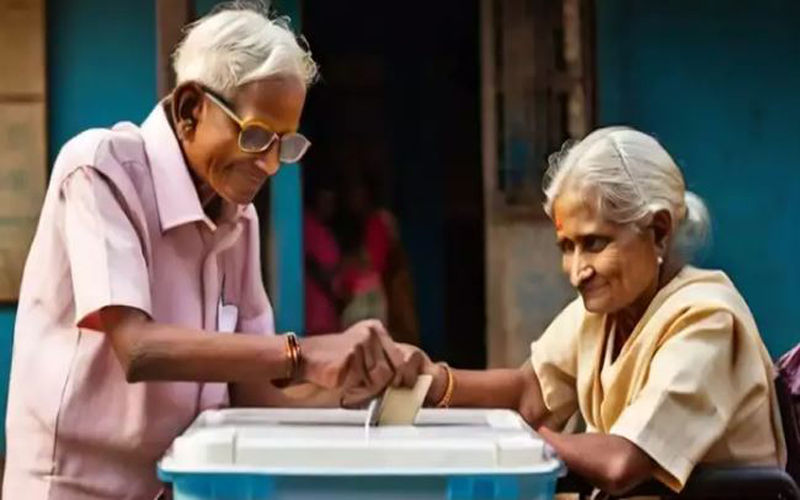 नोएडा सीट पर दिव्यांग तथा बुजुर्गों ने शुरु किया मतदान, घर से डाल रहे वोट