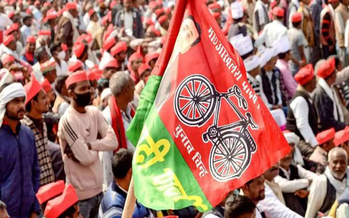 सपा नेताओं का नया नारा, सम्मान नहीं तो समर्थन भी नहीं