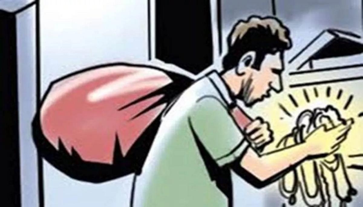 माता वैष्णो देवी के दर्शन को गया परिवार, चोरों ने घर किया साफ