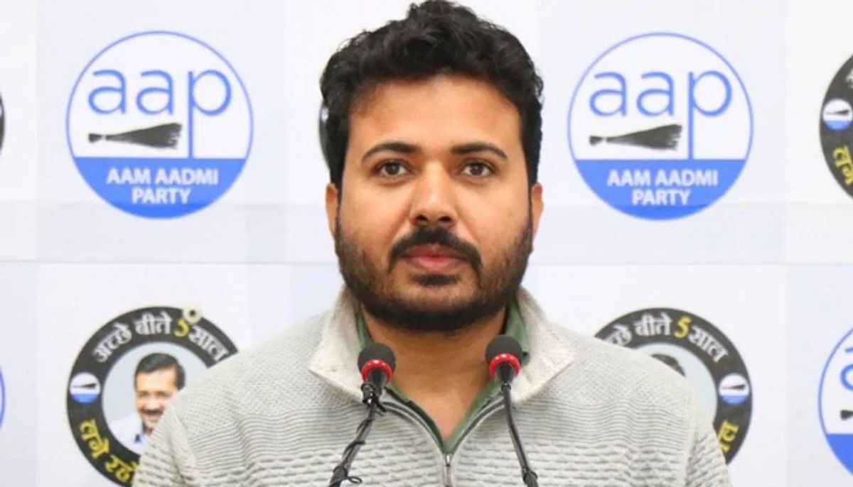 दिल्ली शराब घोटाले में केजरीवाल के पीए समेत एक विधायक ED की गिरफ्त में