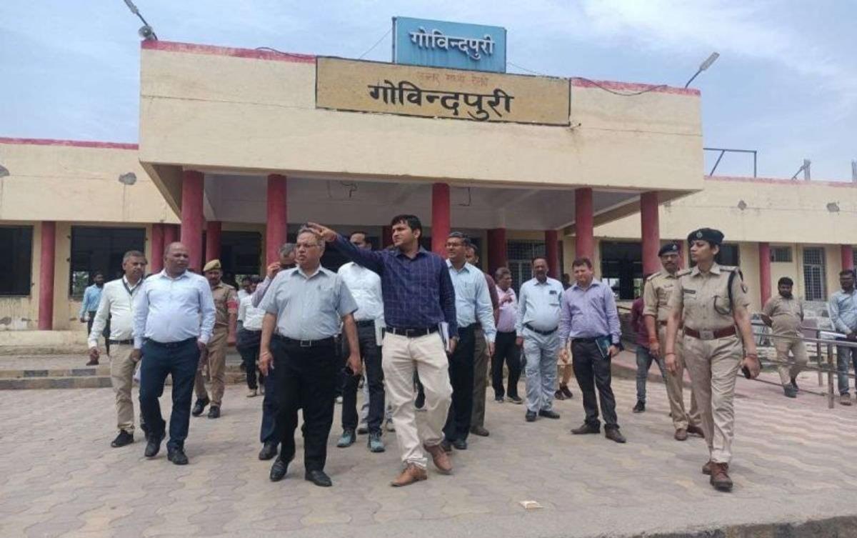 रनिंग रुम के गंदे चादर और रायते मे पानी देख कर आग बबूला हुए उत्तर मध्य रेलवे के GM ,सुना दी खरी खरी