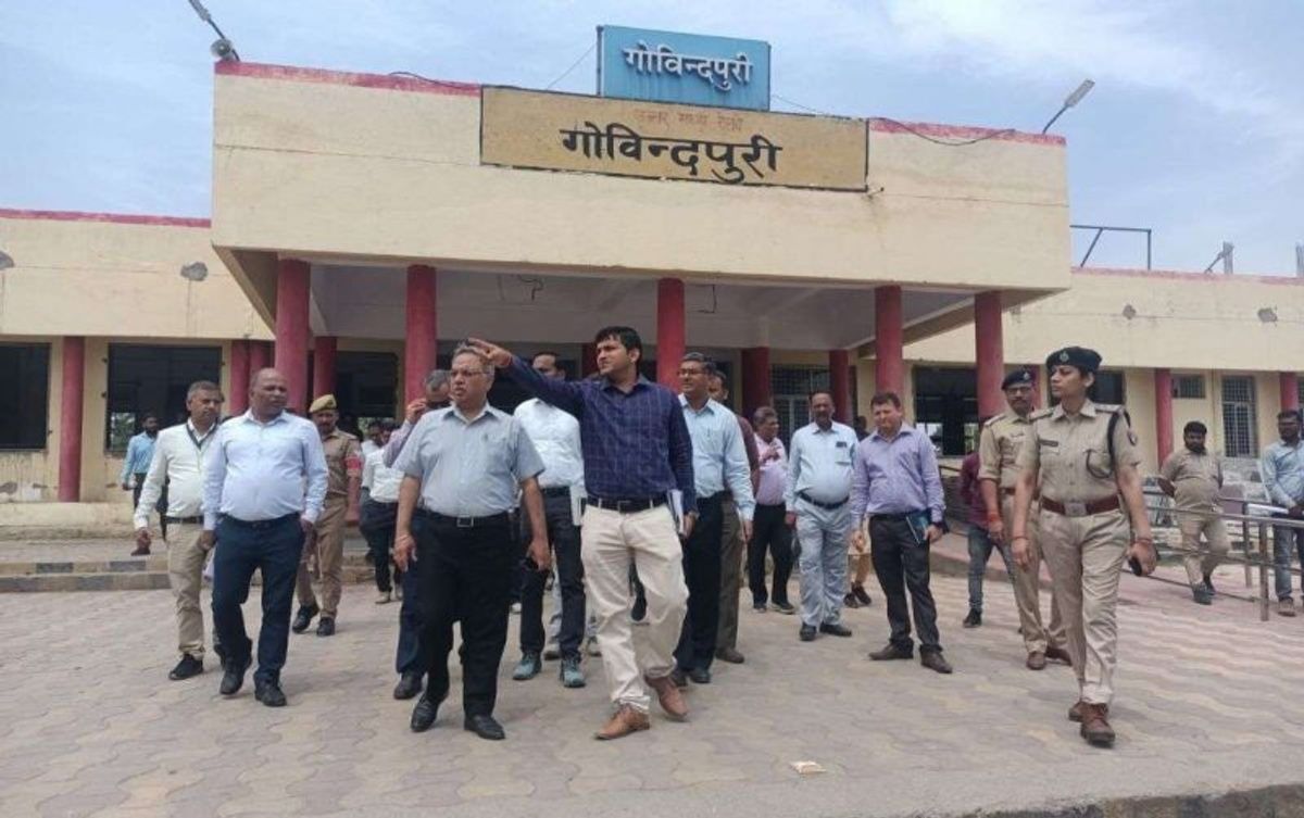 रनिंग रुम के गंदे चादर और रायते मे पानी देख कर आग बबूला हुए उत्तर मध्य रेलवे के GM ,सुना दी खरी खरी