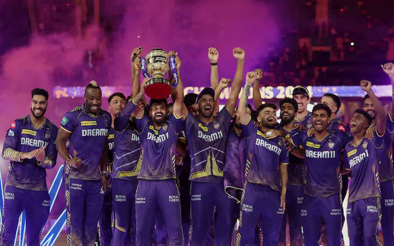 एक अरसे के बाद KKR की ऐतिहासिक जीत, जश्न में डूबा किंग खान का परिवार