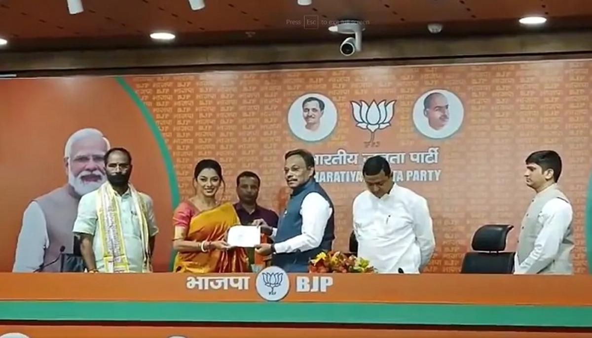 Anupama की राजनीति में एंट्री, थामा बीजेपी का हाथ