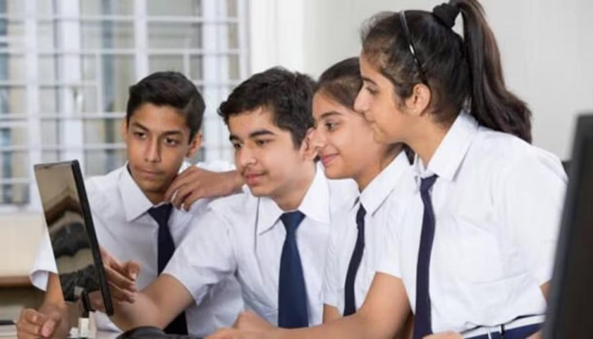 CBSE के रिजल्ट में छा गए उत्तर प्रदेश के बच्चे, गाड दिए झंडे