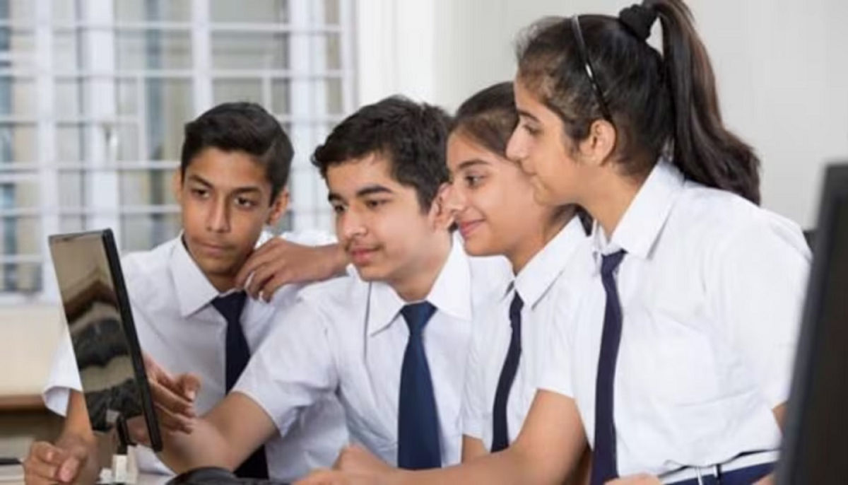 CBSE के रिजल्ट में छा गए उत्तर प्रदेश के बच्चे, गाड दिए झंडे