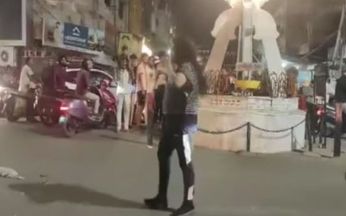 नशे में डूबी पापा की परी, वीडियो वायरल