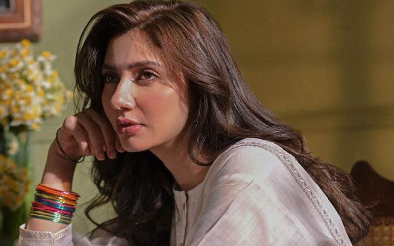 सरेआम हुई माहिरा खान के साथ बदतमीजी, वीडियो वायरल