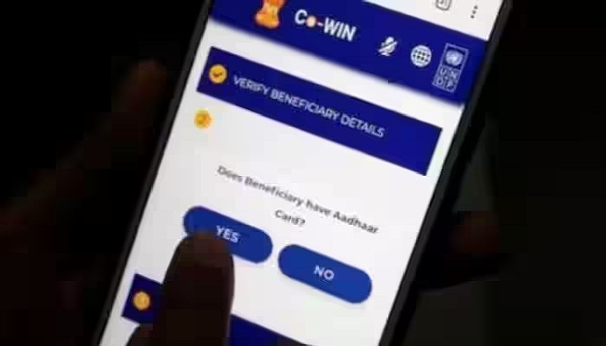 वैक्सीन सर्टिफिकेट से क्यों हटाई गई प्रधानमंत्री की फोटो? टेक्निकल गड़बड़ी या वजह कुछ और