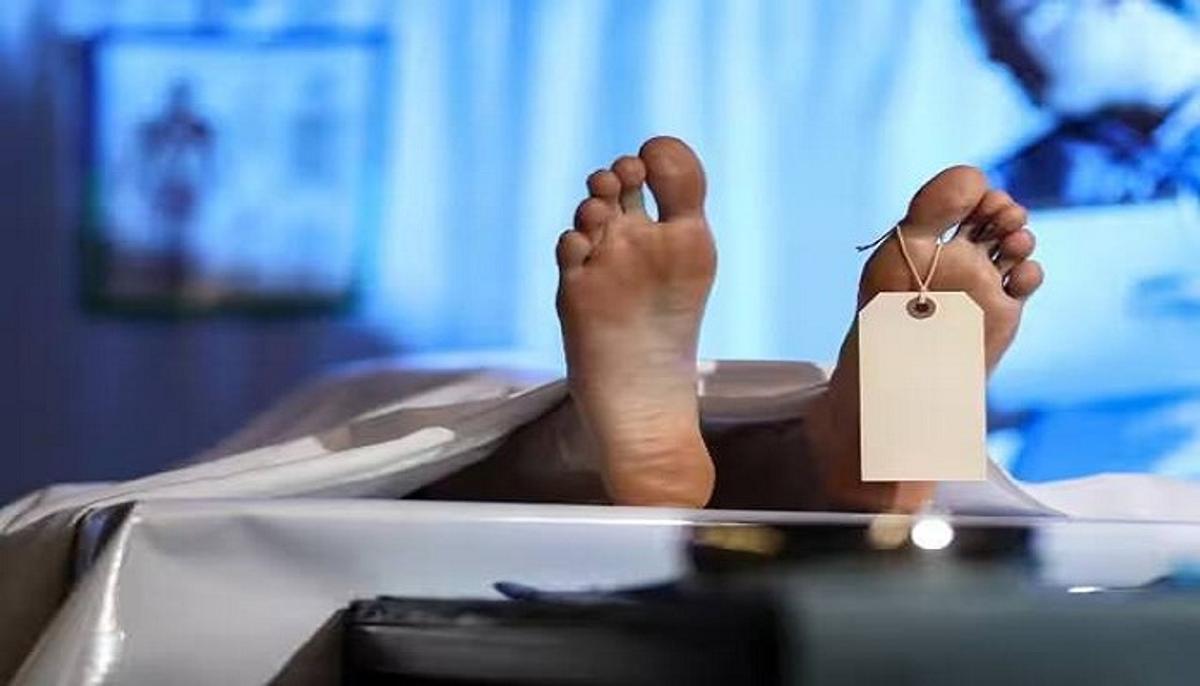 नोएडा की लिफ्ट में अचानक बेहोश होकर गिरा युवक, हुआ दर्दनाक अंजाम