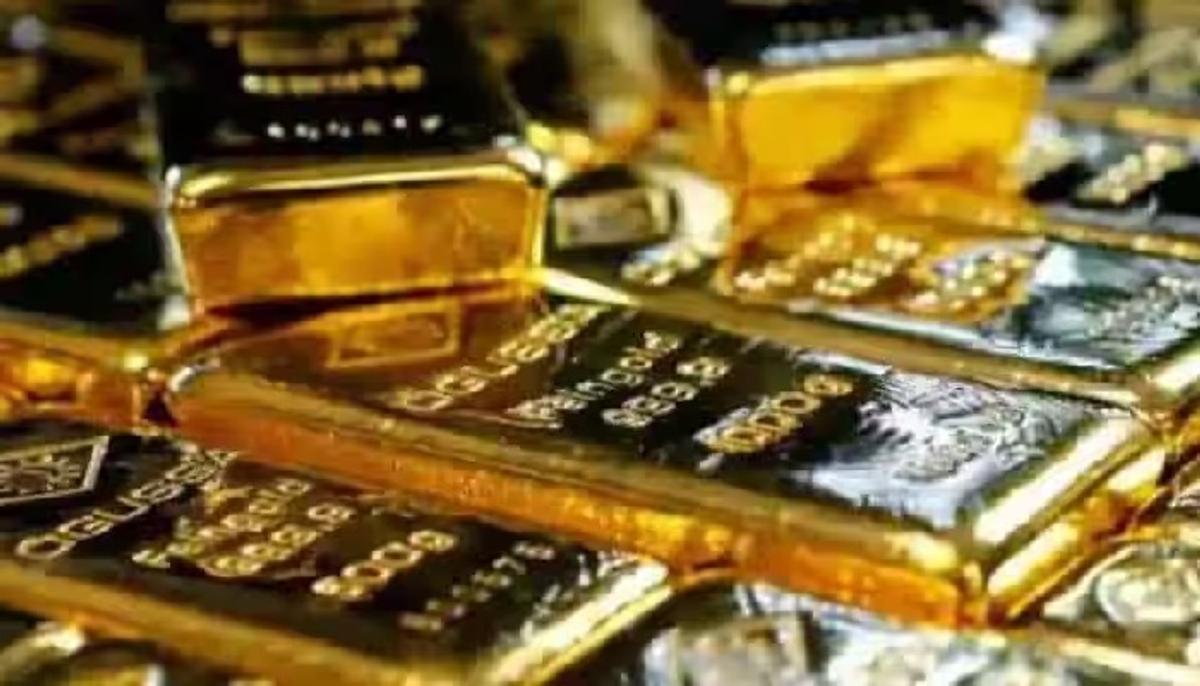 दिल्ली एयरपोर्ट पर गोल्ड स्मगलिंग में पकड़ा गया शख्स निकला शशि थरूर का, सांसद ने किया ये खुलासा