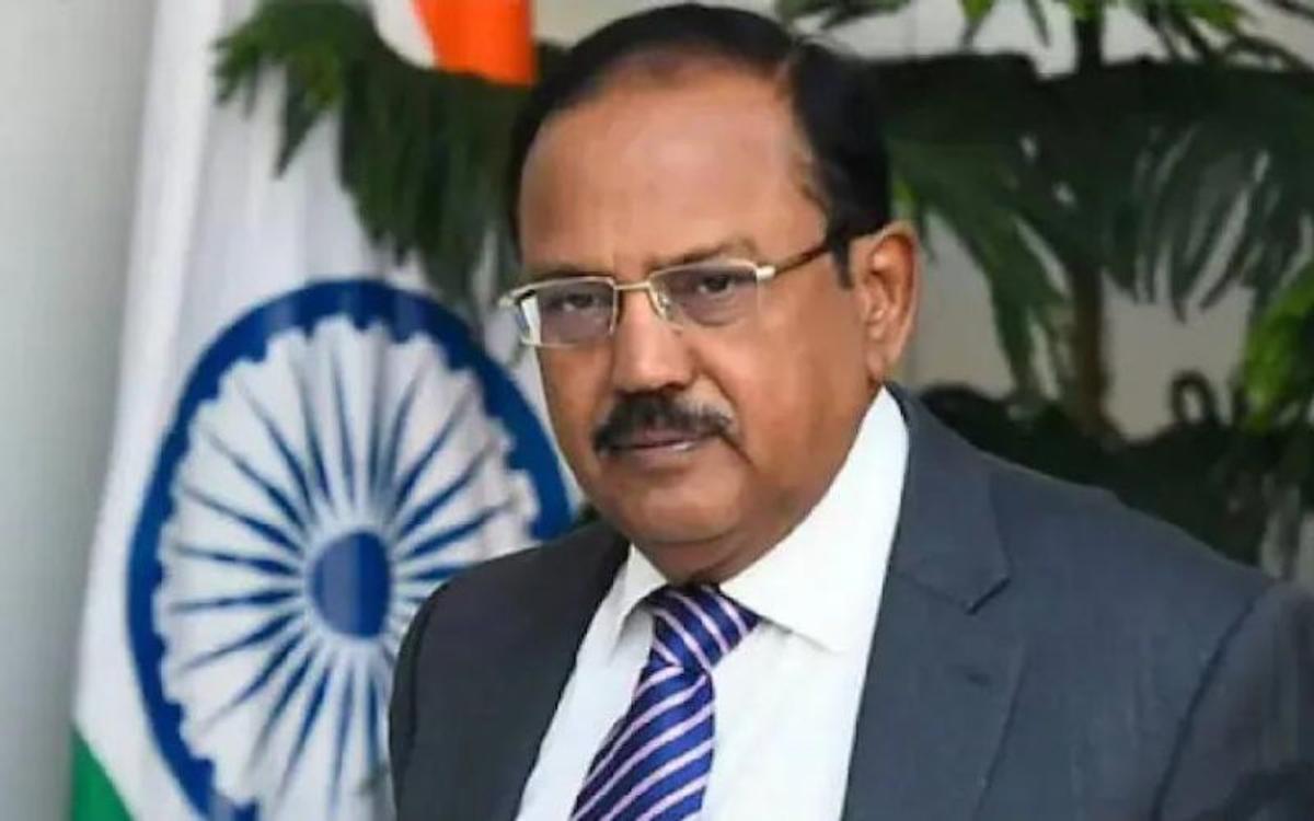 भारत को सुरक्षित रखने के लिए हर वक्त खतरे में रहते हैं अजीत डोभाल