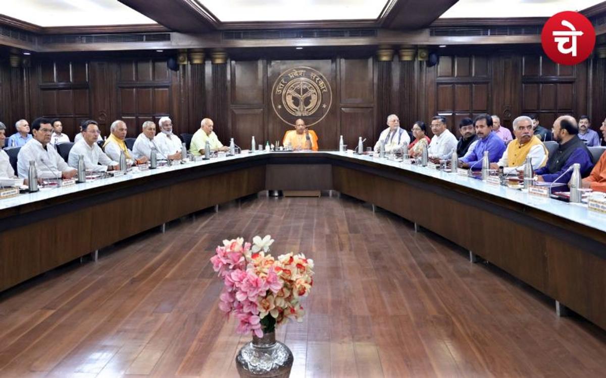 यूपी में हार की समीक्षा करने के लिए सीएम योगी ने की बैठक, बड़े मंत्री रहे गायाब