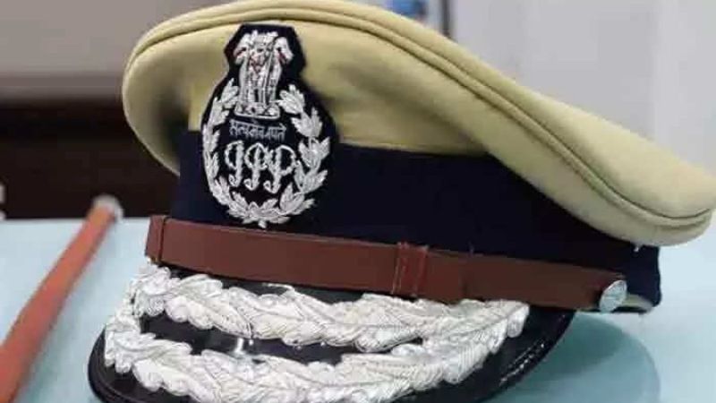 उत्तर प्रदेश में IPS के बाद IAS अधिकारी बदले गए ; आठ जिलों के DM बदले