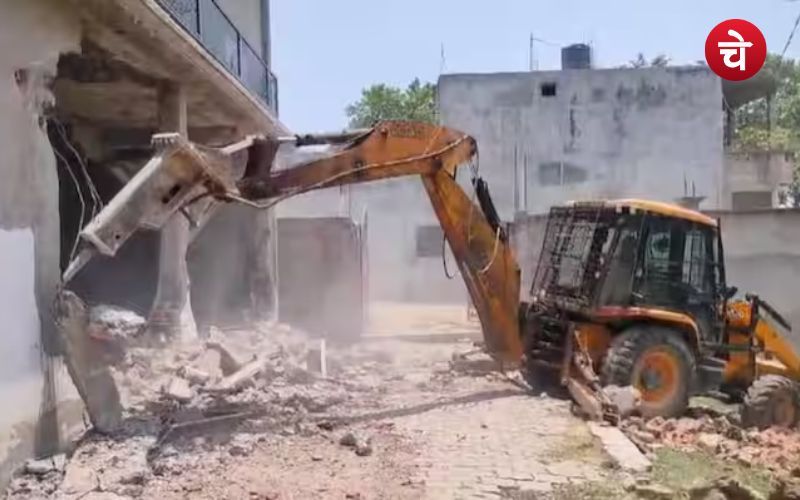 उत्तर प्रदेश के प्रयागराज में गरजा बाबा का बुलडोजर, माफियागिरी पर प्रहार