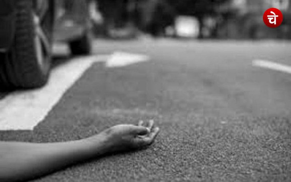 ग्रेटर नोएडा में बड़ा हादसा, फुटपाथ पर सो रहे तीन लोगों को कुचला