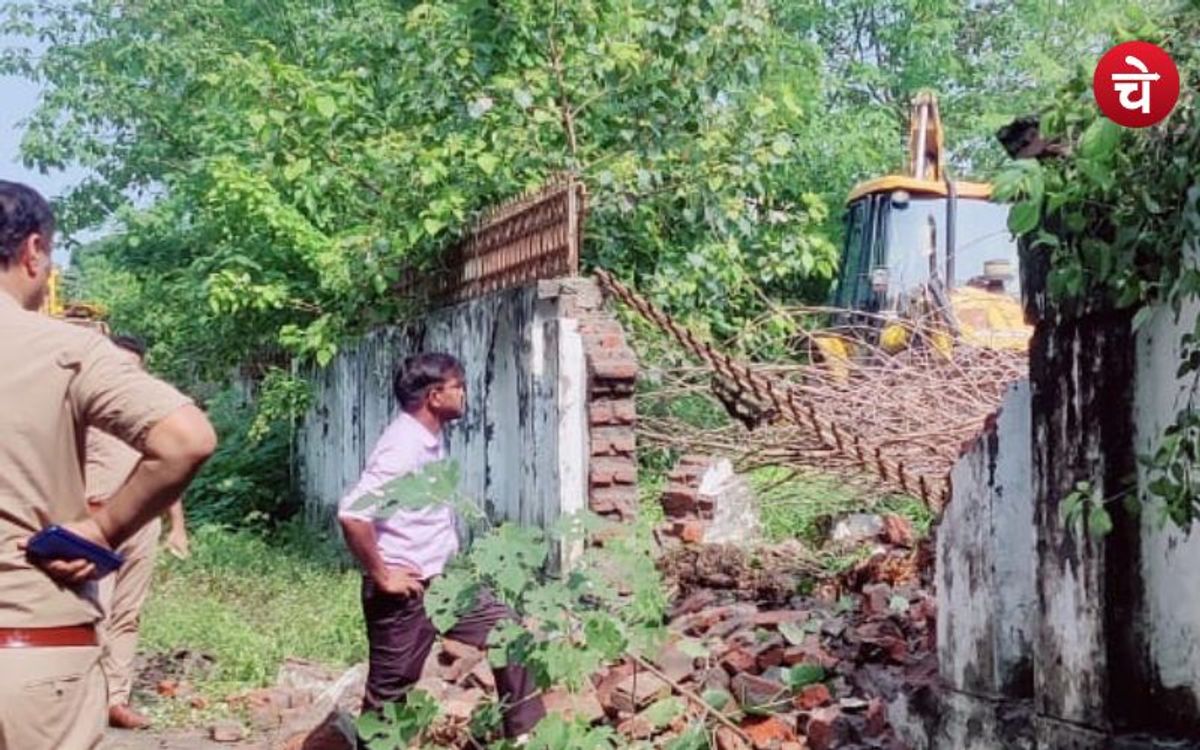 आजम खान के हमसफर रिजॉर्ट को बाबा के बुलडोजर ने धूल में मिलाया